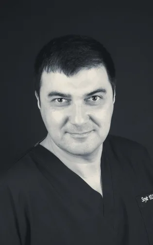 Dr. Dt. Seyit Yılmaz, ağız, diş ve çene cerrahı